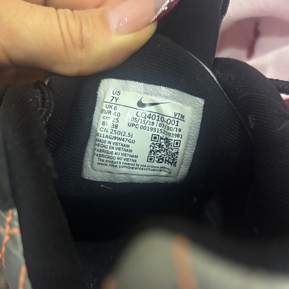 Silver and Black Quilted Sneakers nike airmax - Picture 4 of 5